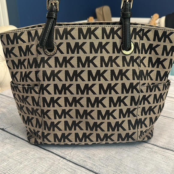 Michael Kors Vintage Canvas Tote - Picture 9 of 11